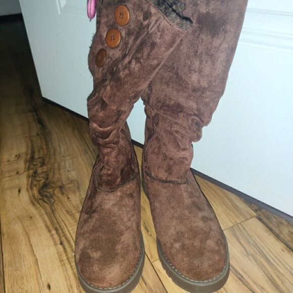 Skechers Women's Faux Fur Winter Boots With Memory Foam Size: 7 - Picture 1 of 9